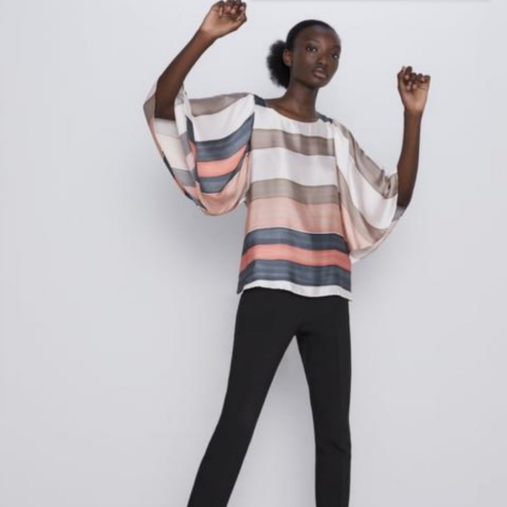🏵️ Zara Stripped Bell Sleeves Blouse